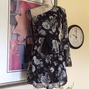 One shoulder long sleeve black dress